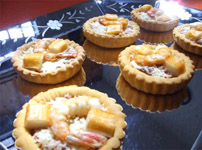Des pizzas aux crevettes et aux surimis
