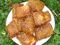 Petits rghaif farcis à la pâte d’amande
